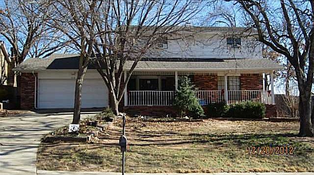 2nd image of 916 Woodbury Dr