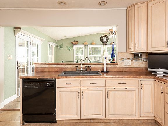 5th image of 9317 Gulf Park Dr
