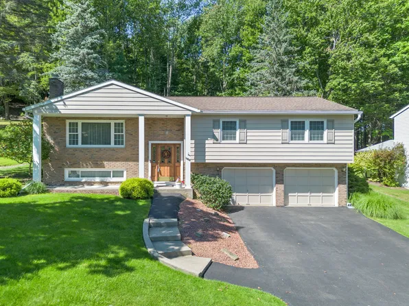 1616 Carnegie Dr, Vestal, NY 13850