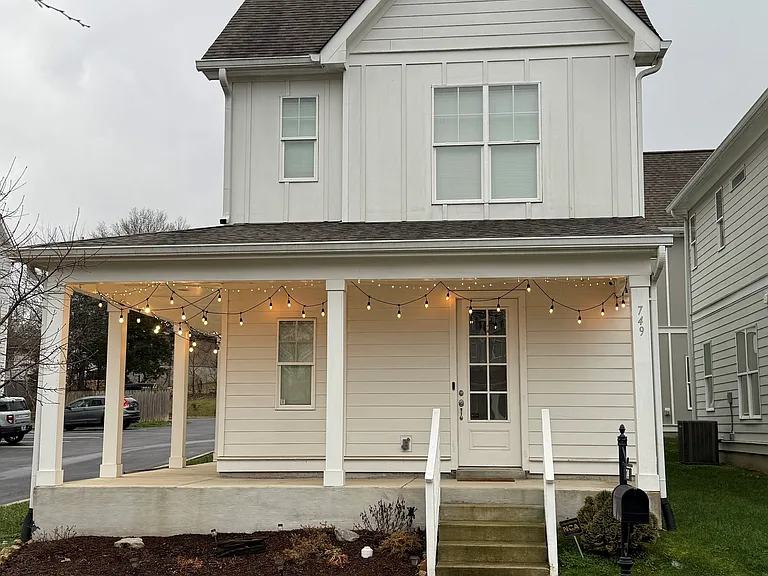 749 Cottage Park Dr — Photo 1