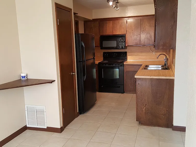 217 Barrett Pl — Photo 2