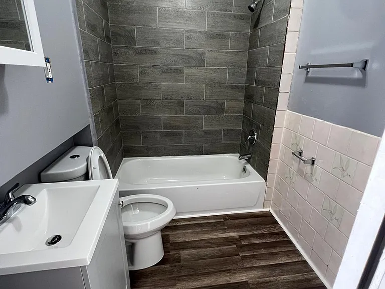 256 W Ashdale St #1 — Photo 4