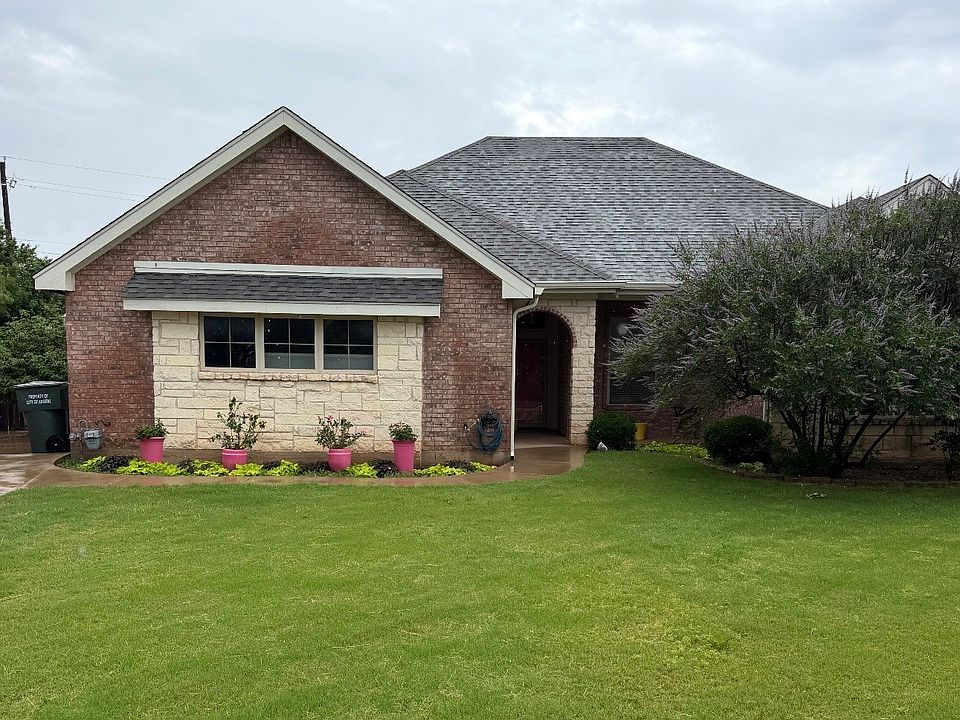 1st image of 3297 Woodlake Dr