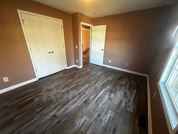 4th image of 153 Cloverdale St