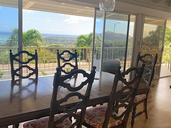 180 degree ocean and Diamond Head view from the dining room.