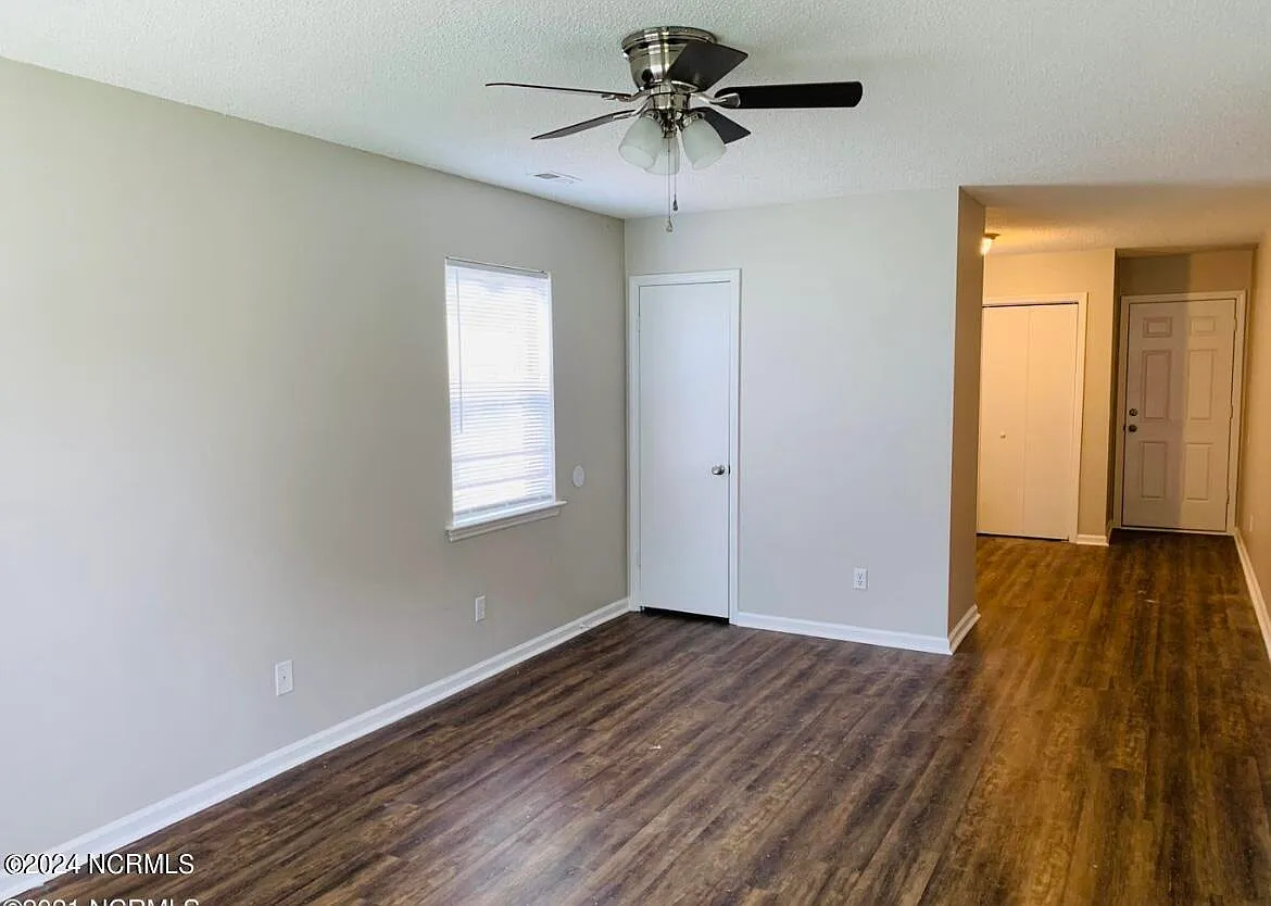 2 bed, 1.0 bath, 800 sqft, $1,000 — Photo 3