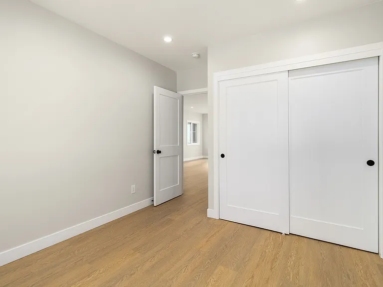 1827 E 4th St #18 — Photo 18