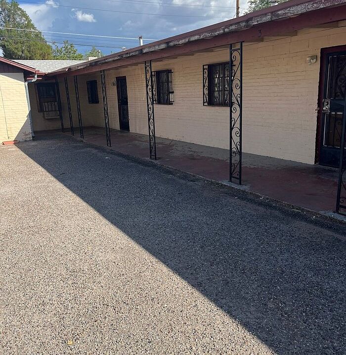1st image of 516 Palomas Dr SE APT 4