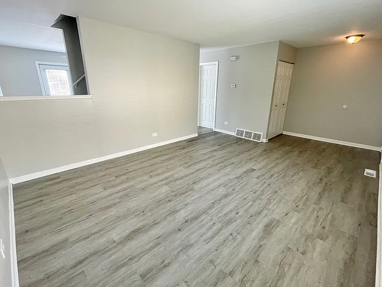 1721 E Roosevelt Rd #4 — Photo 8