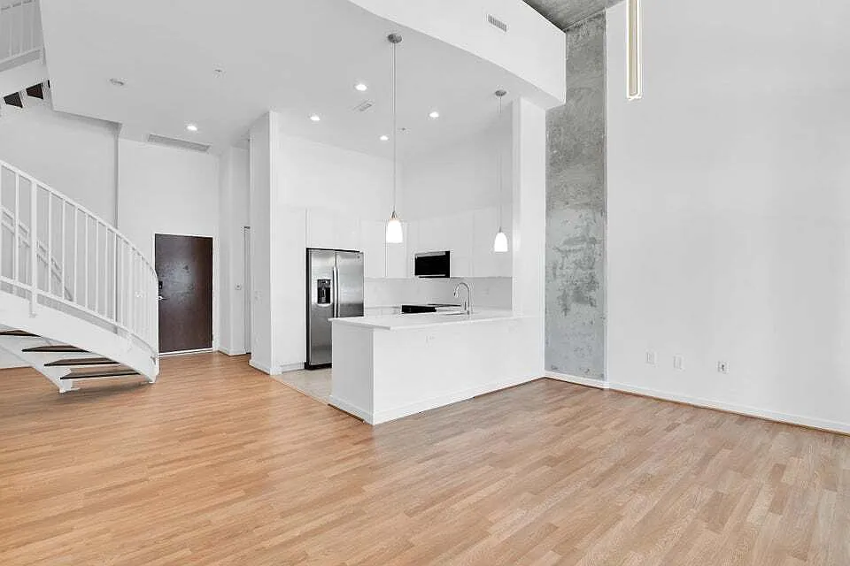 300 S Australian Avenue Apt 125 - 125 — Photo 4