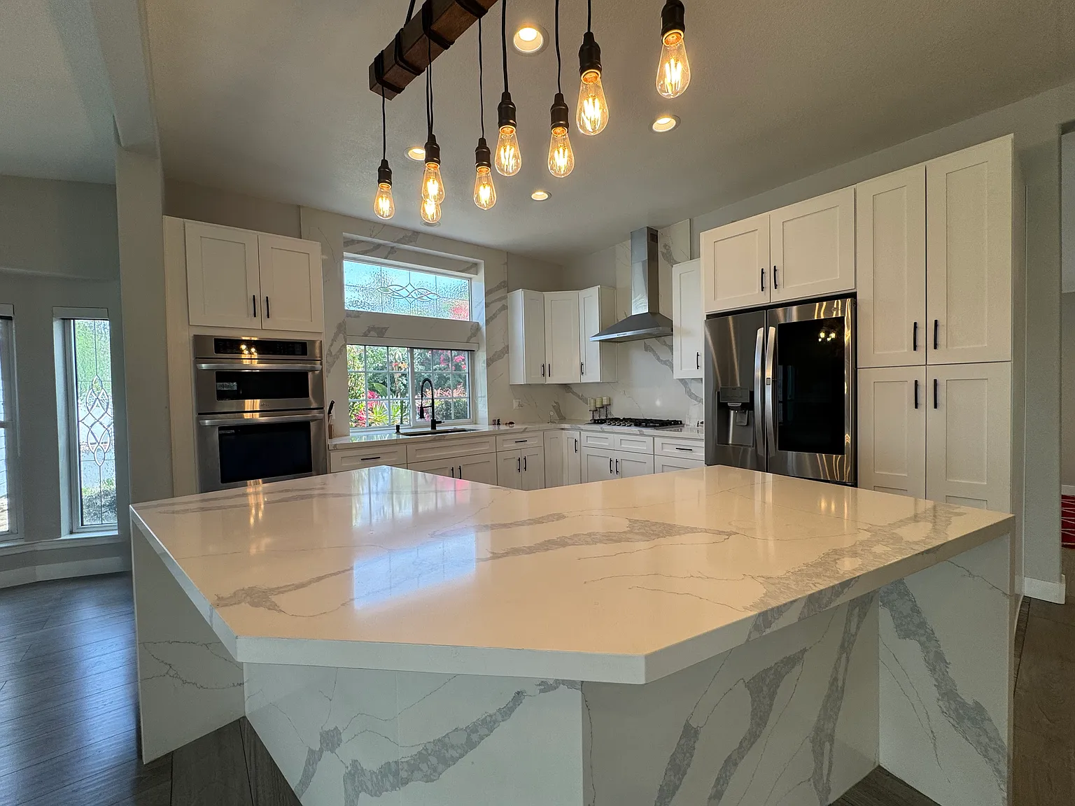 3 bed, 1873 sqft, $5,100 — Photo 1