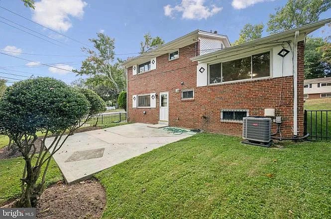 9801 Arbor Hill Dr — Photo 6