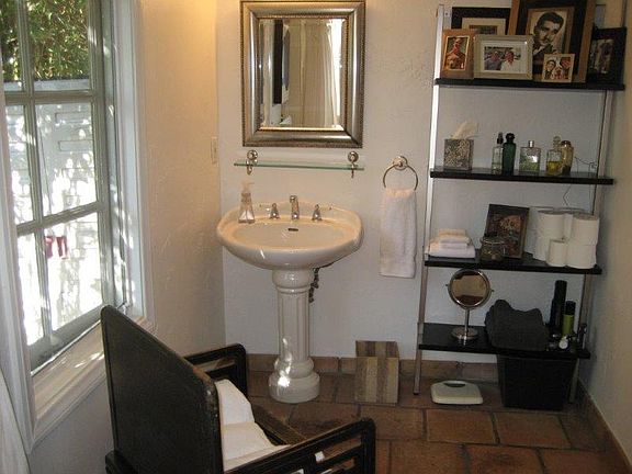 4th image of 563 Westbourne Dr #1/2