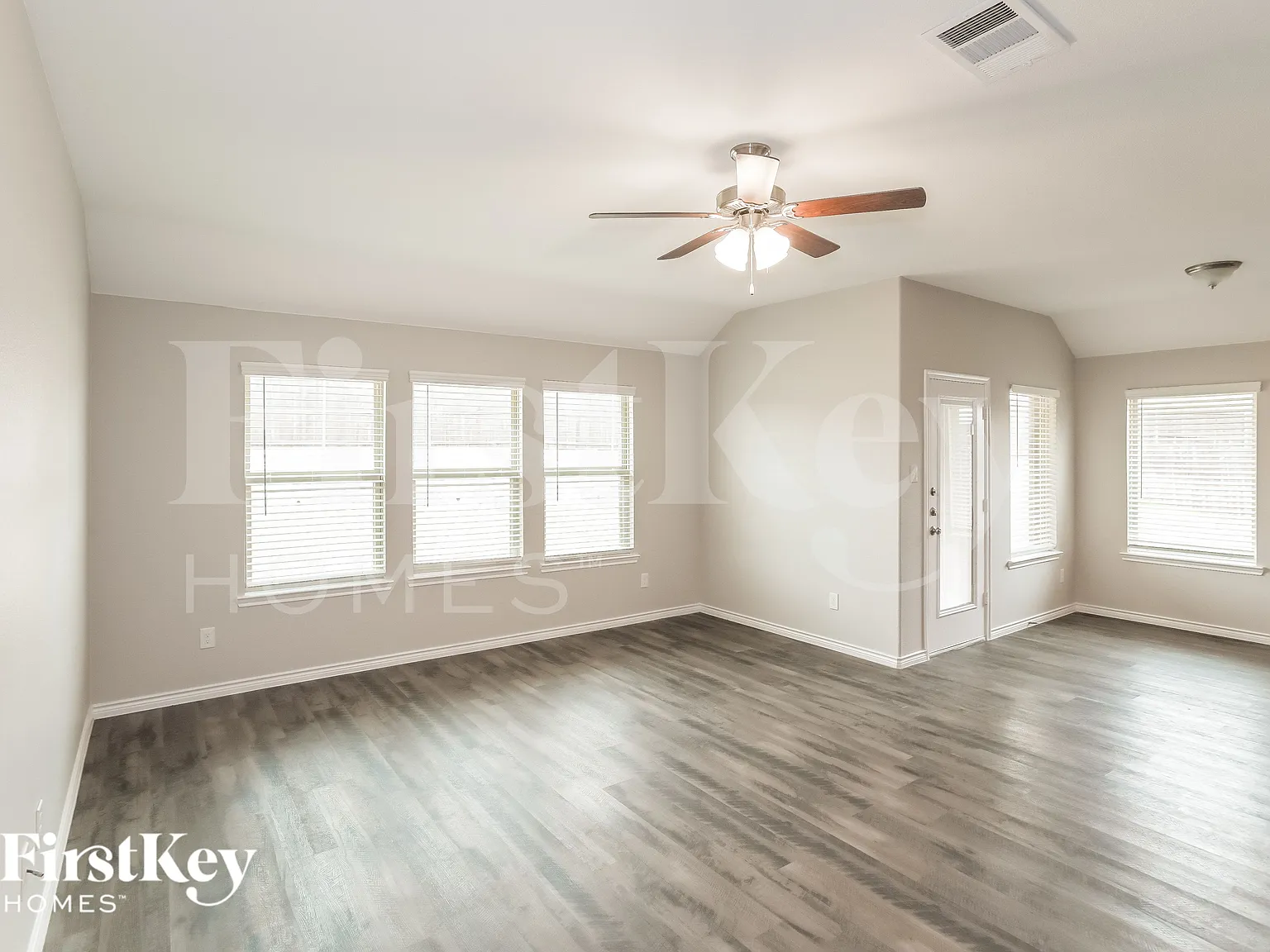 4 bed, 2.0 bath, 2003 sqft, $2,360 — Photo 2