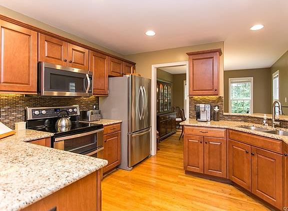 4th image of 16217 Buckfast Pl