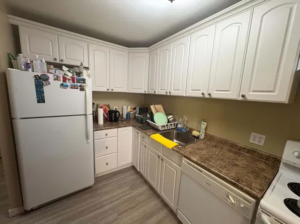 476 Kenaston Blvd #208, Winnipeg, MB R3N 1Z1