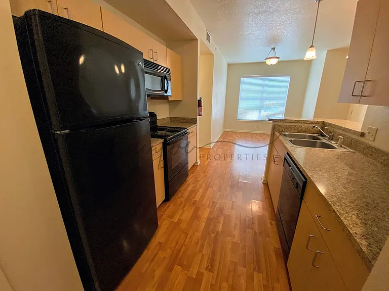 311 E Hale St — Photo 7