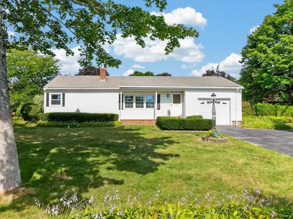 17 Chapel St, Gardner, MA 01440