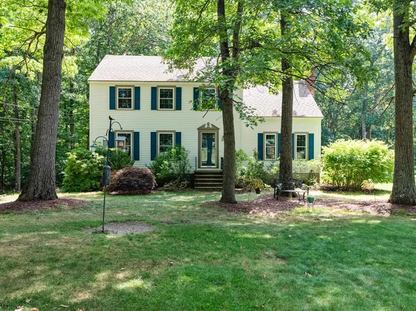 31 Gervaise Drive, Derry, NH 03038