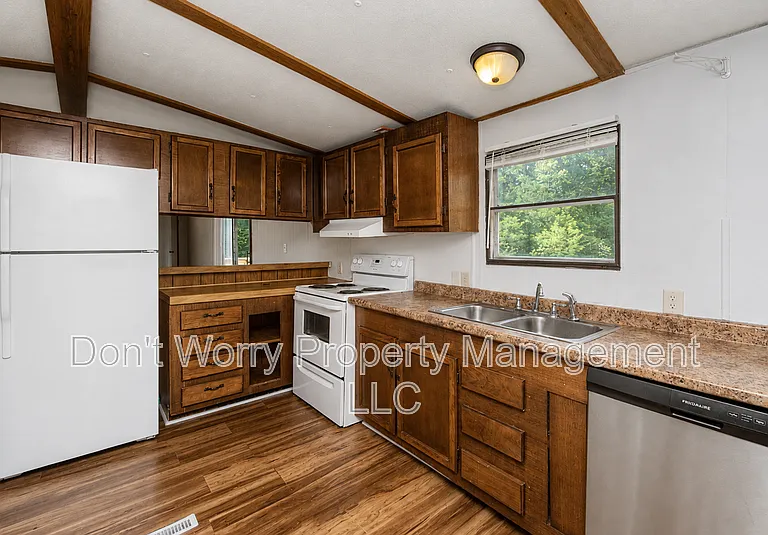 1086 Frye Rd — Photo 3