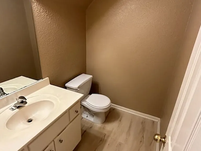 801 Johnson Cir — Photo 22