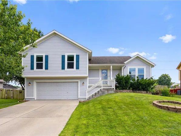 1045 E Pumpkin Ridge St, Gardner, KS 66030