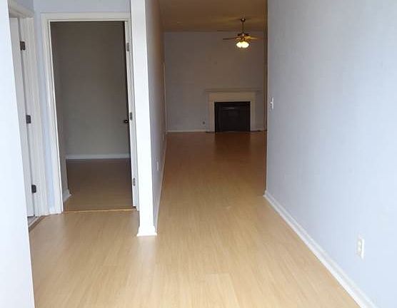 3rd image of 1053 Castlemaine Trl