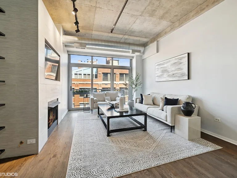 933 W Van Buren St #804 — Photo 4
