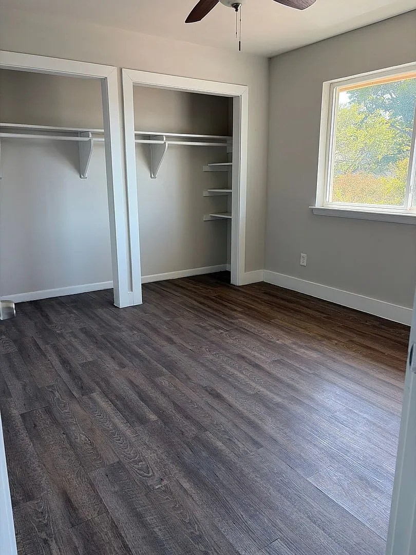 Charleston Apartments — Photo 3
