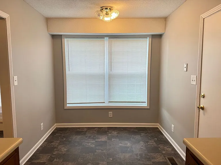 104 Cornelia Ct — Photo 7