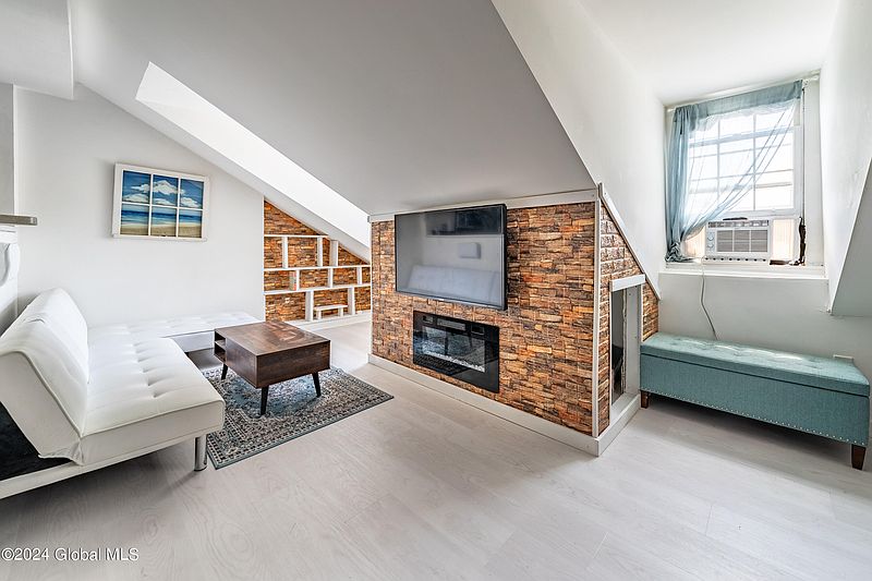 4th image of 56 Westerlo Street #3