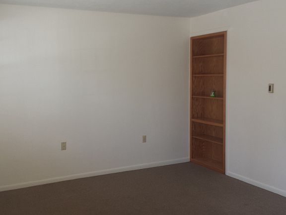5th image of 515 Greenfield Ln #1