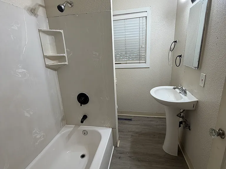 2144 N Pershing Ave — Photo 5