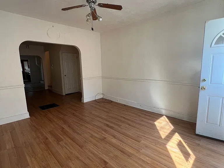 318 S 3rd St — Photo 2