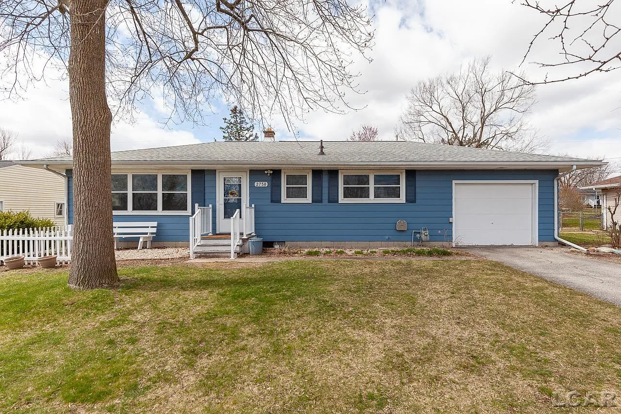 2738 Elmwood Dr photo 1
