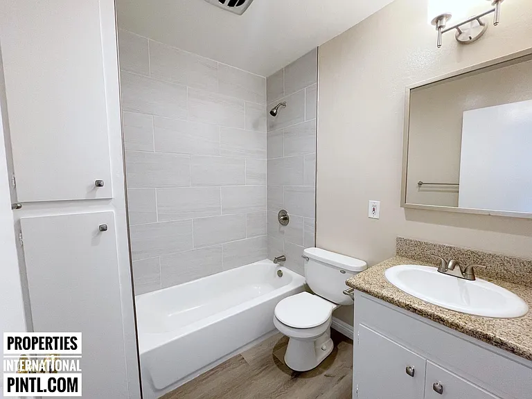 2851 Montrose Ave — Photo 26