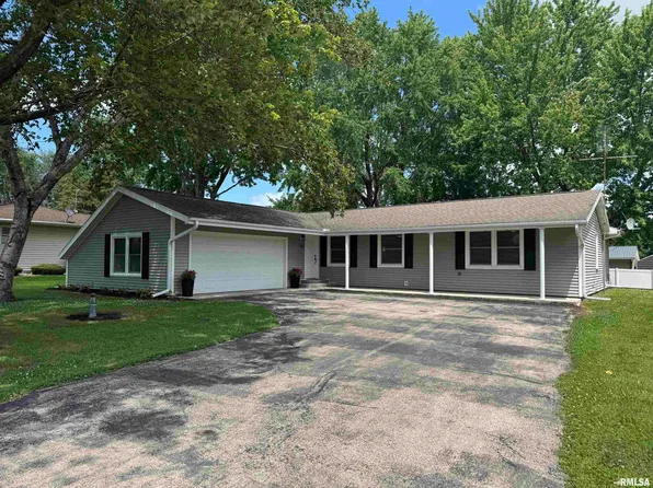 713 Pleasant Dr, Knoxville, IL 61448