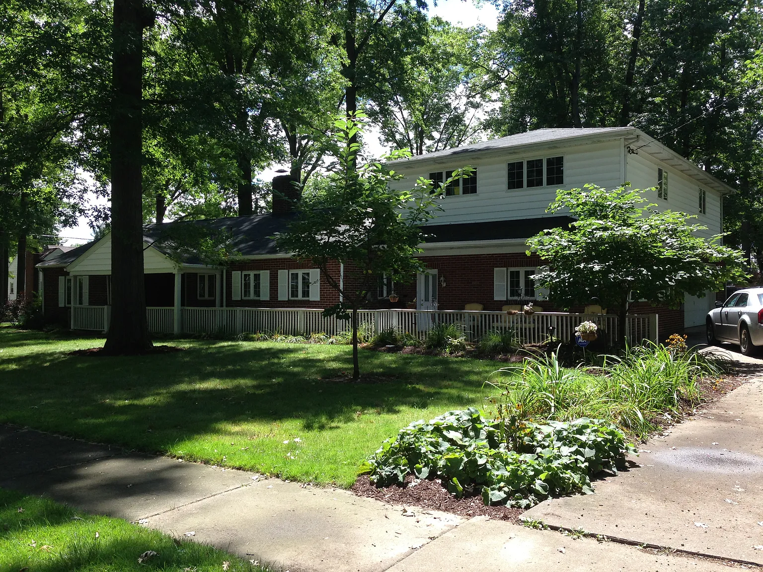 2544 Woodland St NE photo 1