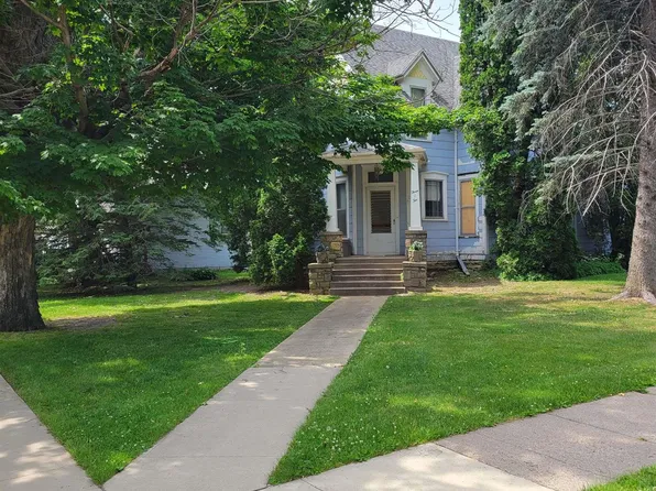 302 3rd Ave W, Cresco, IA 52136