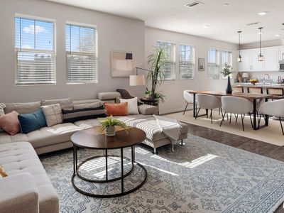 7200 N Chestnut Ln, Van Nuys, CA, 91405