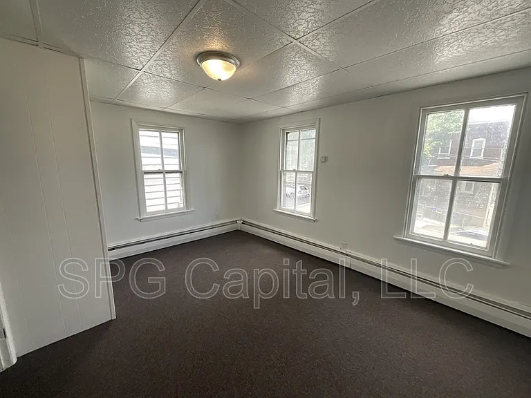 325 Lincoln St — Photo 7