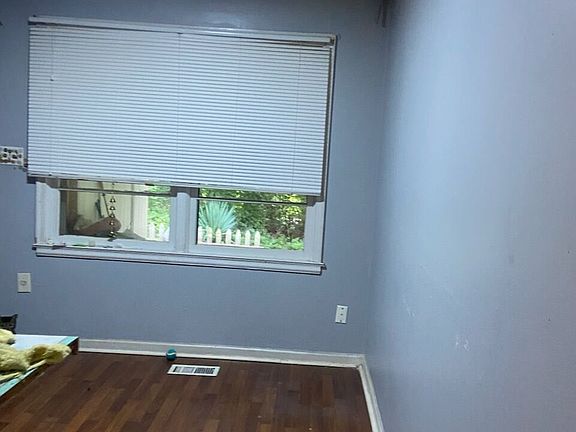 4th image of 4513 College St