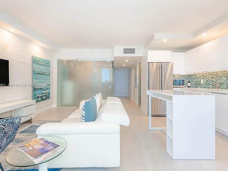 2301 Collins Ave #941 — Photo 19
