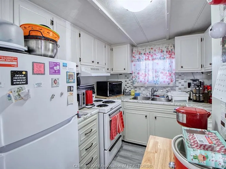 88 Essex Ct — Photo 8