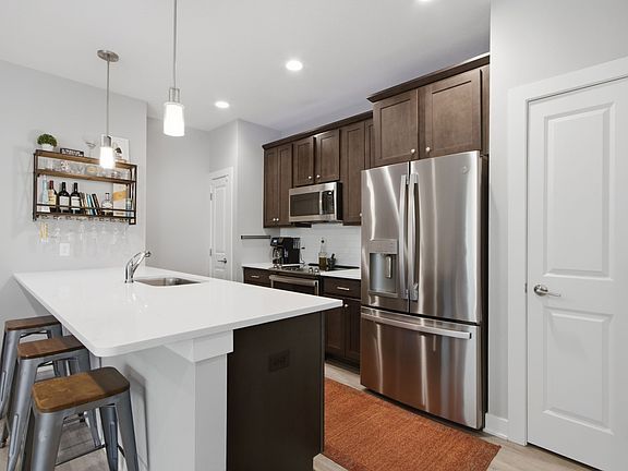 5th image of 15307 Goldenrod Dr