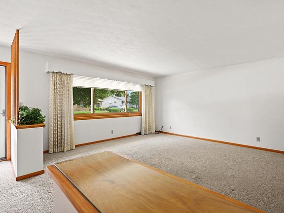5th image of 3005 Oak Crest Dr