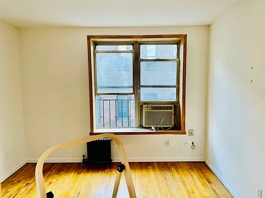 Rented by Bank Neary | media 26