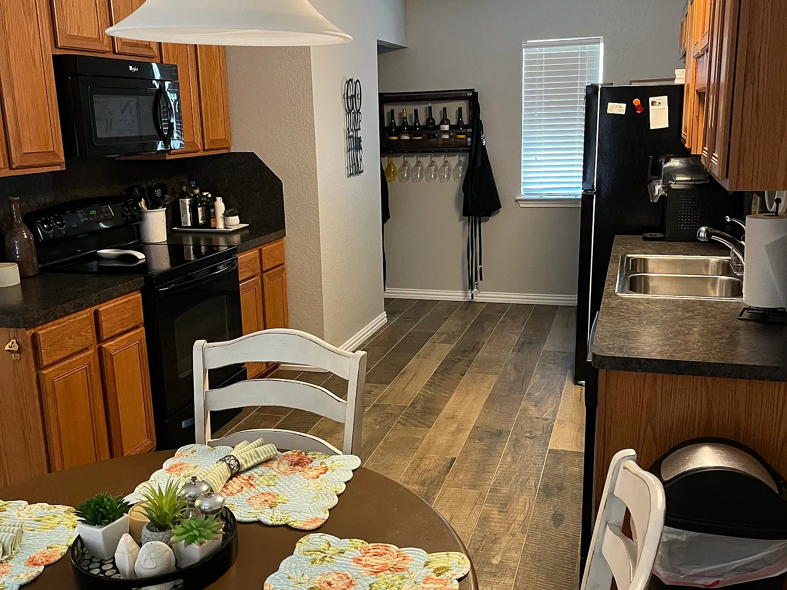3 bed, 1316 sqft, $3,500 — Photo 4
