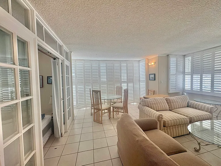 2415 Ala Wai Blvd — Photo 8