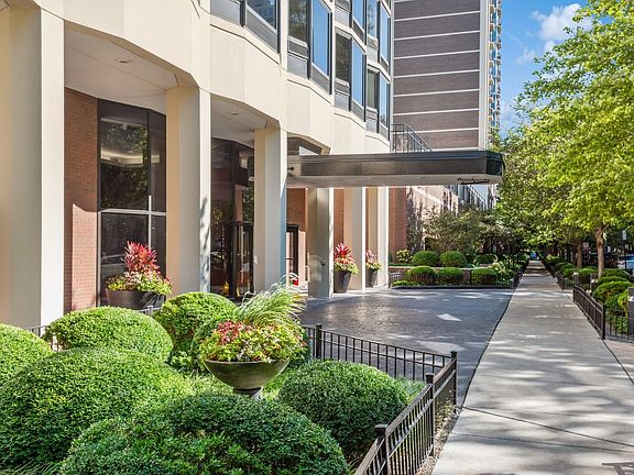2nd image of 1555 N Astor St APT 19NE